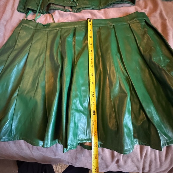 2 piece green Corset and skirt - Picture 7 of 10